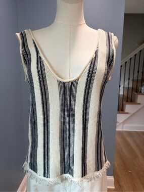 Juniper Blu Striped Knit Tank Top XS Cream Navy 100% Cotton Fringe Hem